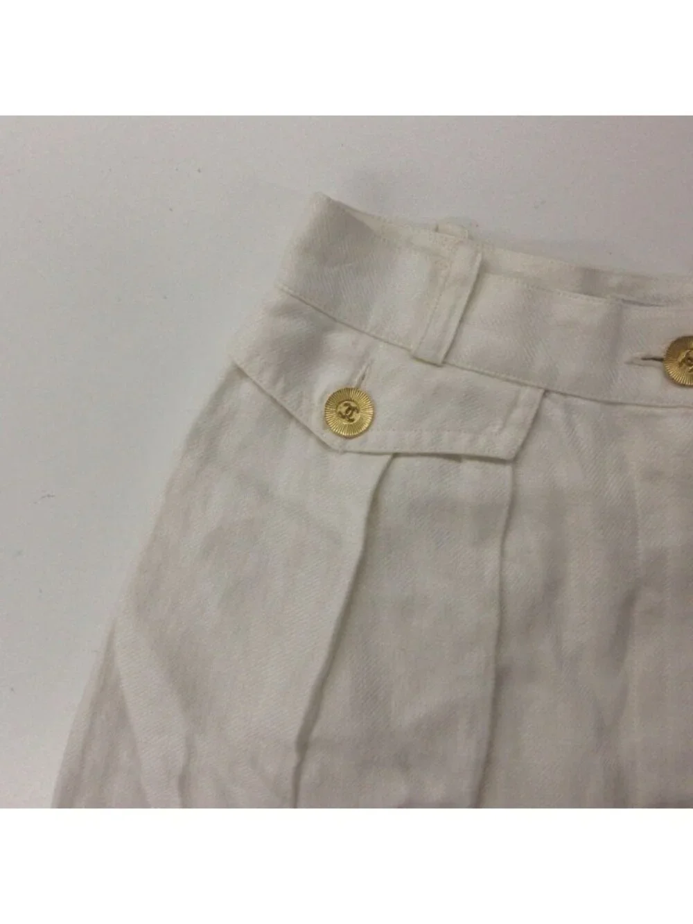 Chanel Shorts Linen 100% Gold Button CC Logo 2 Tuck White 24